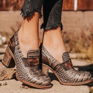 FREEBIRD - Bellevue In Stone SIZE 10